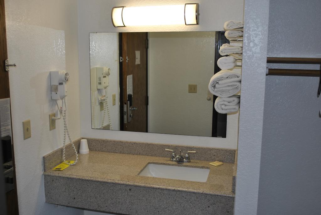 Waconia Inn And Suites Oda fotoğraf
