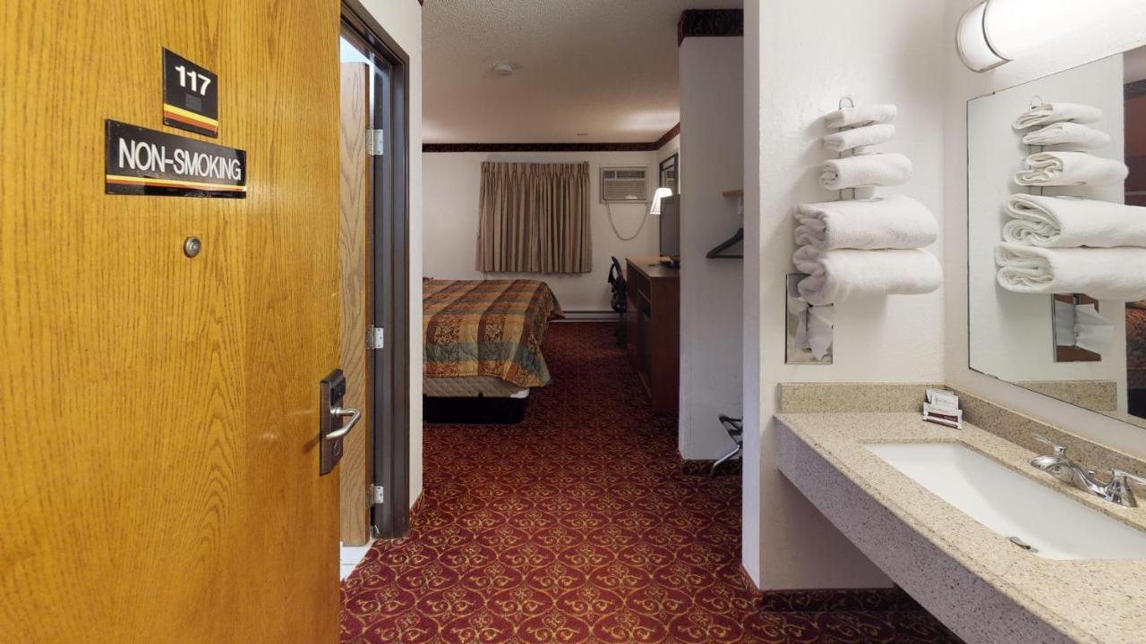 Waconia Inn And Suites Dış mekan fotoğraf